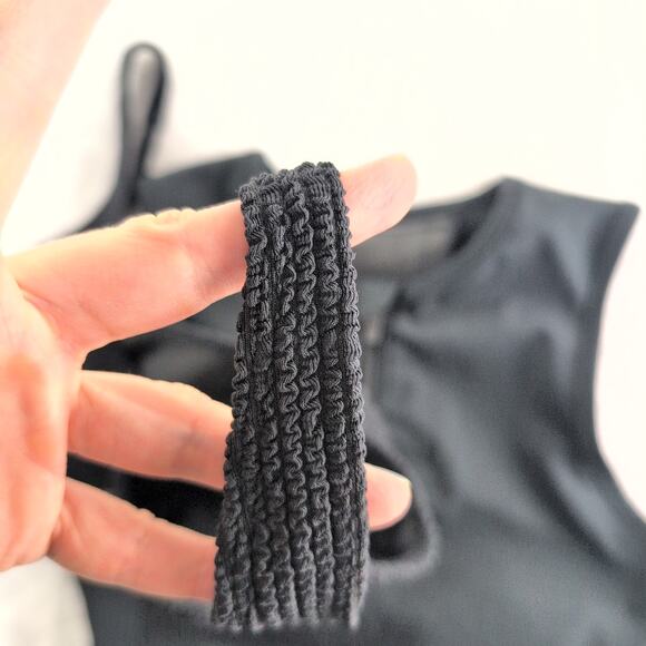 Victoria's Sport / Earth Republic Set of (2) Sports Bras Removable Pads Size XS - Picture 4 of 10